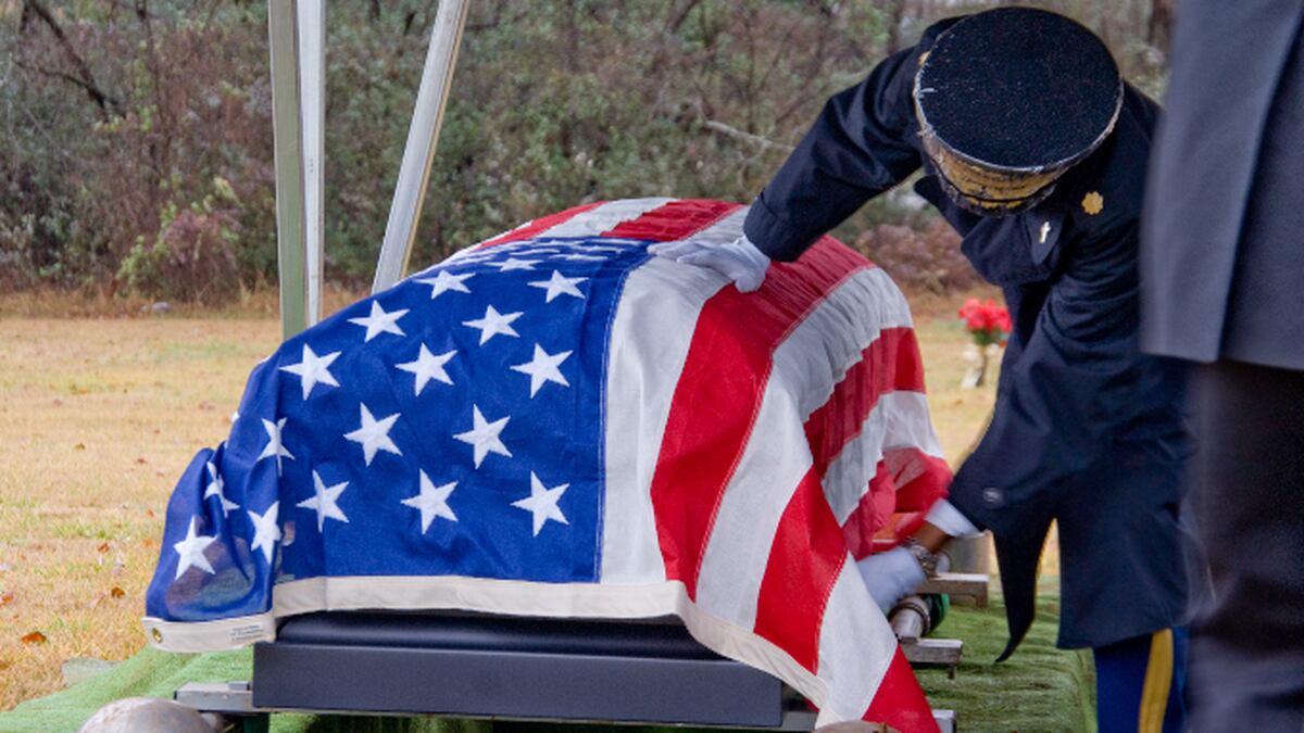 Funeral home under fire for displaying veteran's body without casket