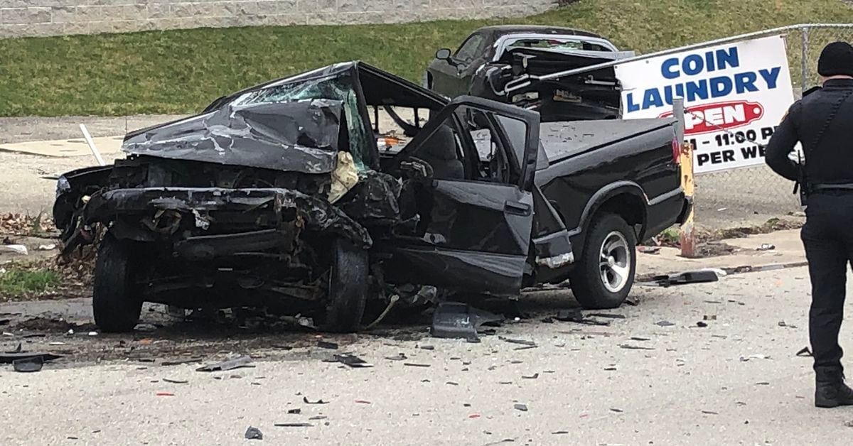 Emergency crews rush to crash scene in Carrick