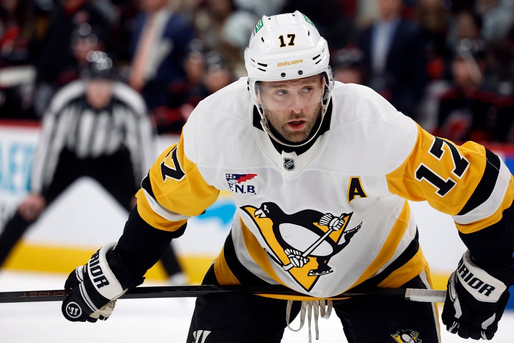 Pittsburgh Penguins Forward Bryan Rust Departs Preseason Finale with Injury