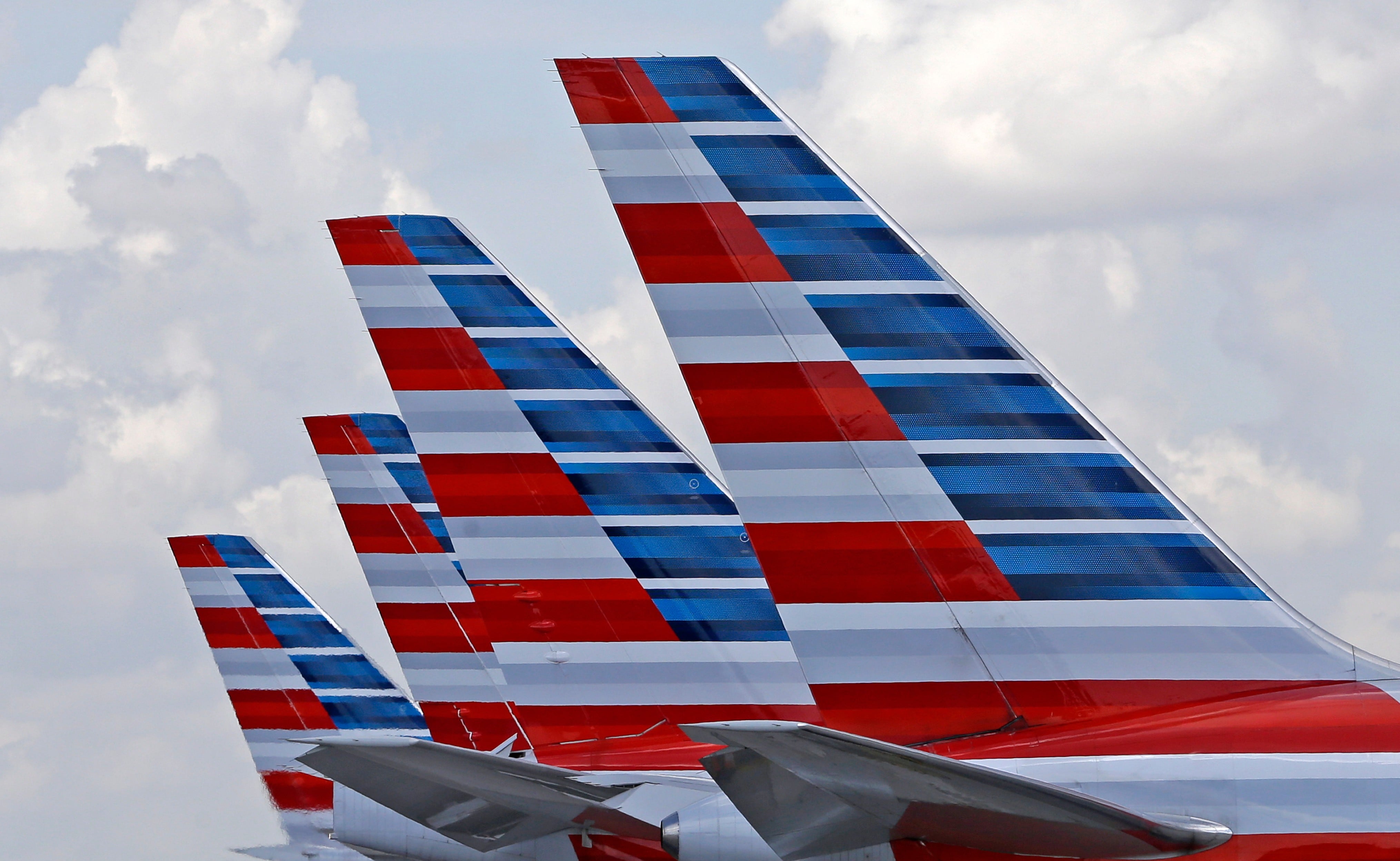 Phoenix Air Traffic Controller Prevents Potential Mid-Air Conflict