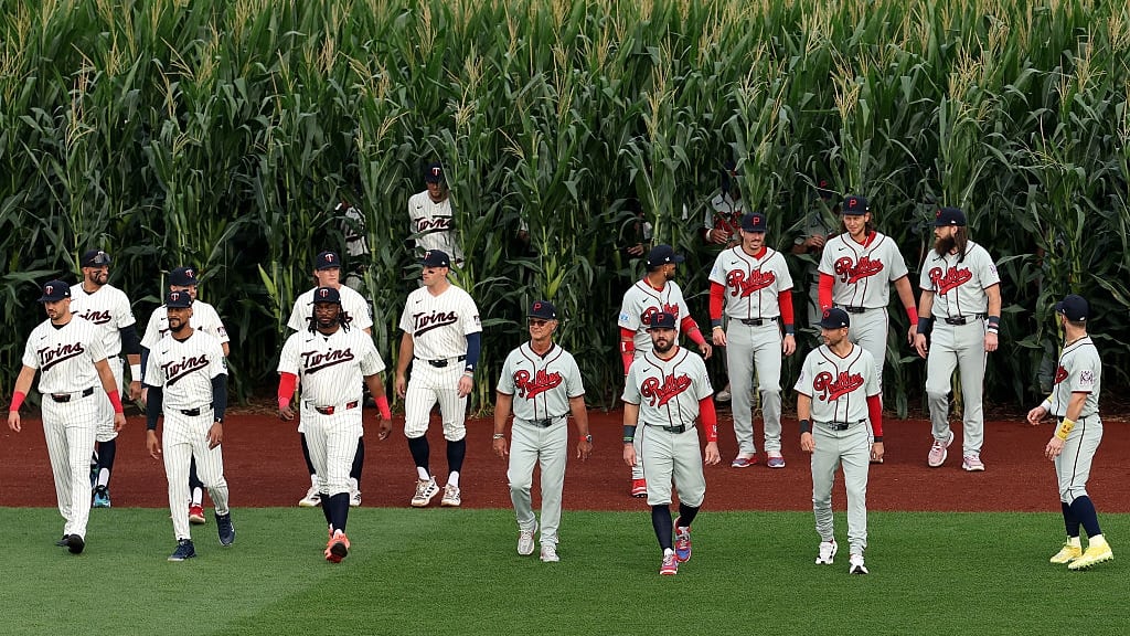 MLB Field of Dreams Game Sees Special Appearances and Nostalgic Return