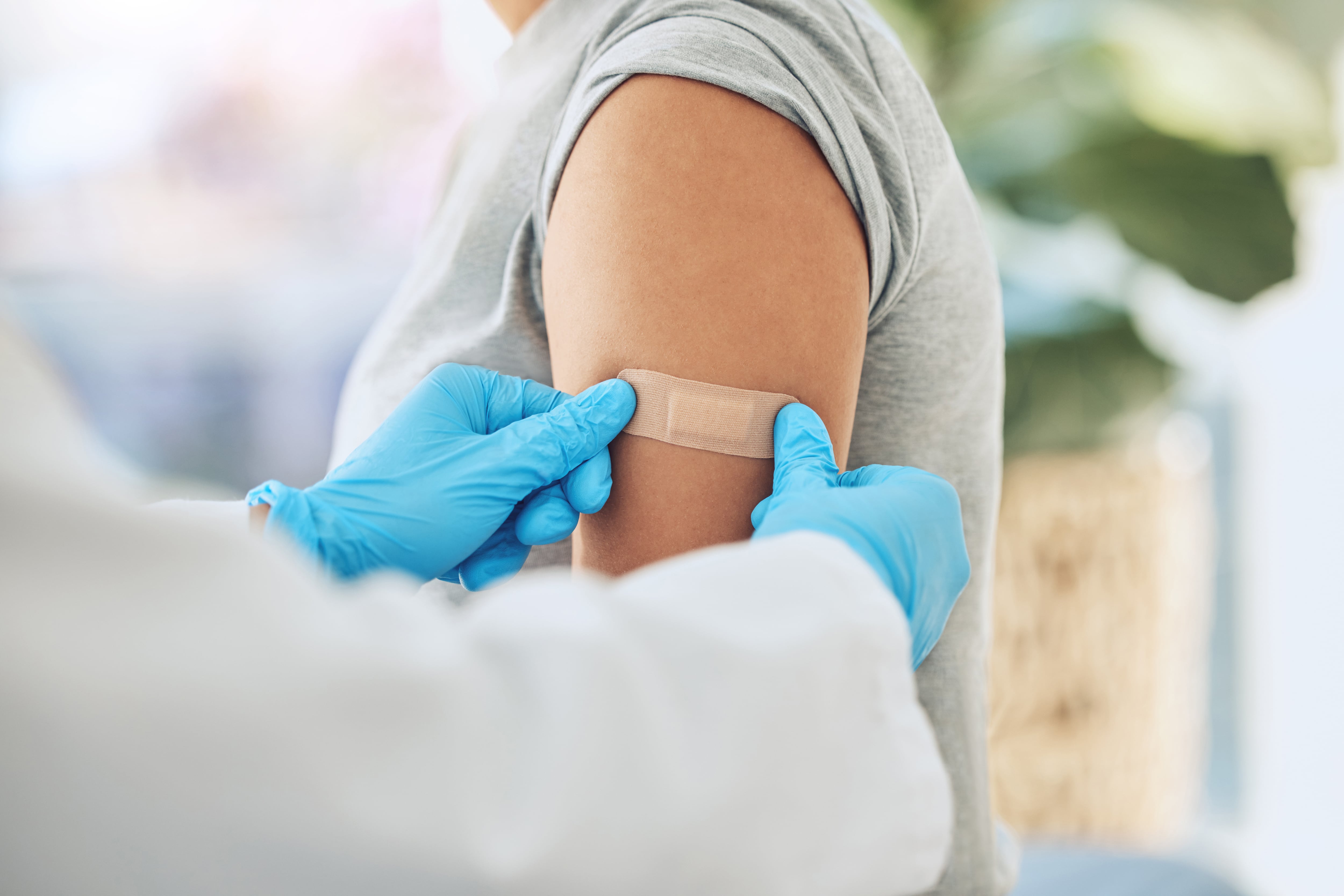 Medical Experts Urge October Vaccinations for Flu, COVID-19, and RSV