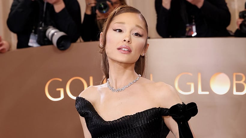 Ariana Grande Announces Break from Public Life Following Tour