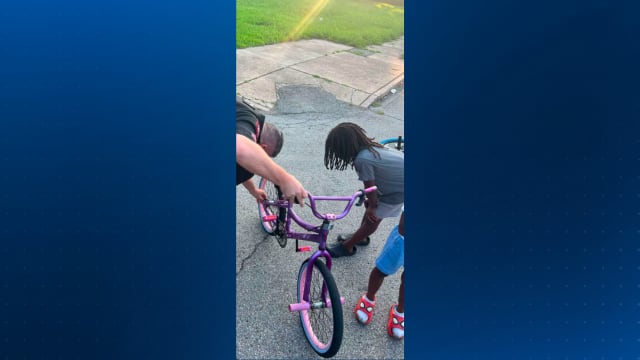 Child with broken bicycle gets helping hand from Beaver County police officer