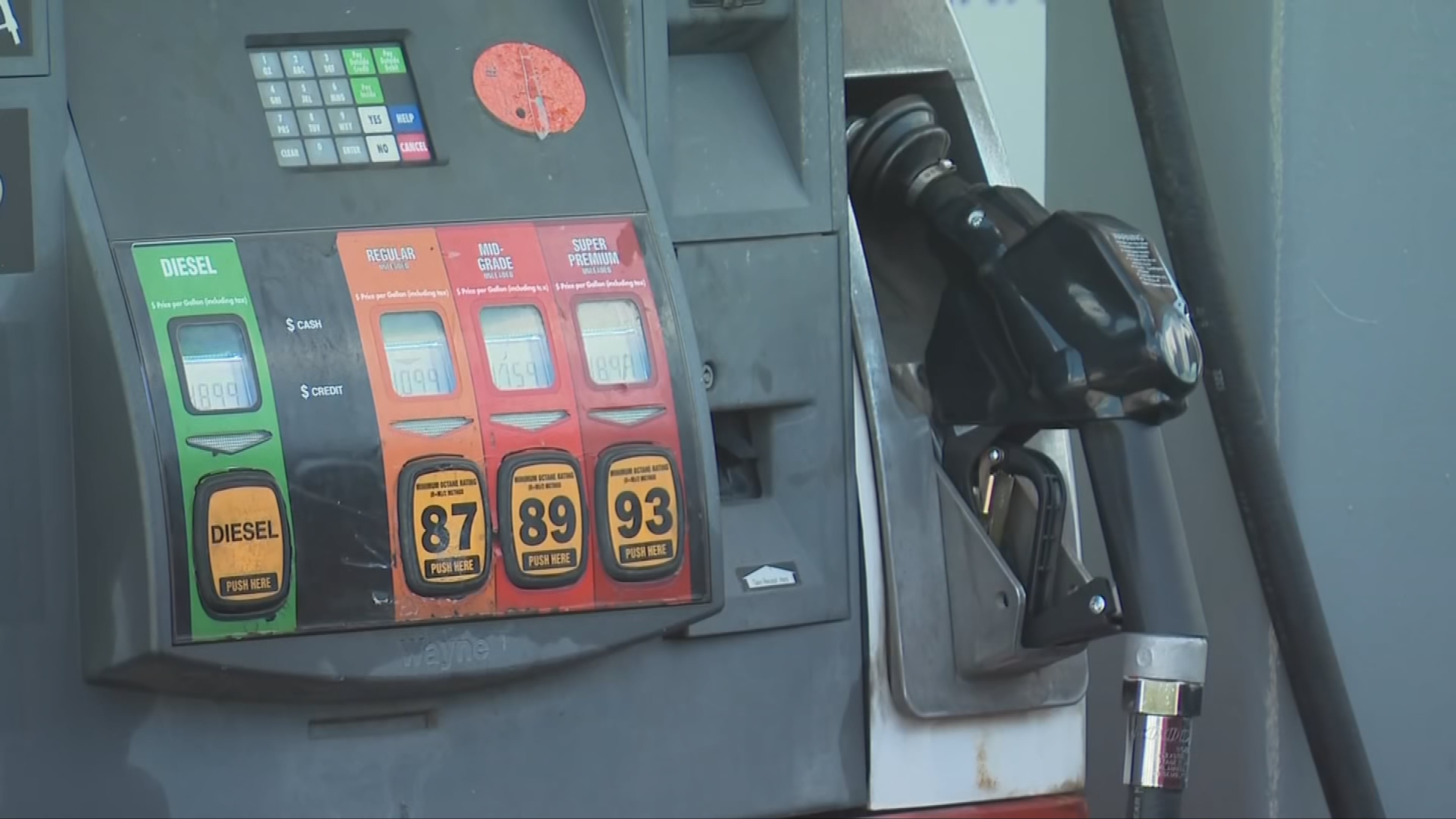 US Fuel Prices Hit Record Highs for Labor Day Weekend Amidst Supply Concerns