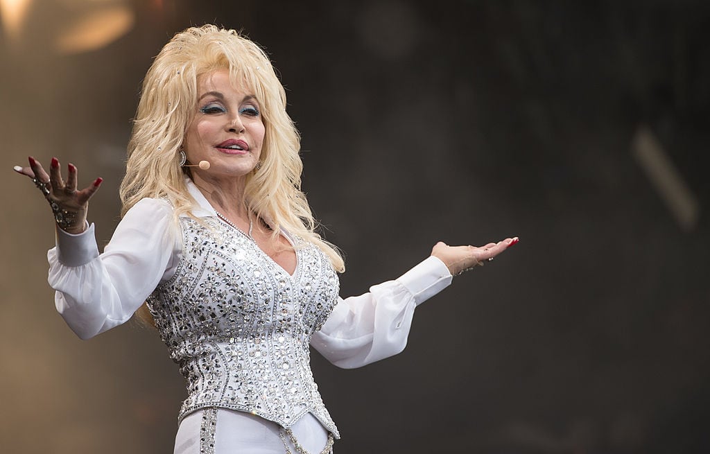 Dolly Parton’s Enduring Appeal Rooted in Wit, Humor, and Storytelling