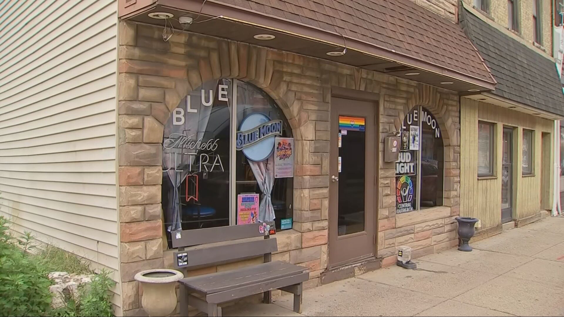 Blue Moon Bar Cancels ‘Open Stage’ Event Amidst Death Threats Over Drag Performer’s Appearance